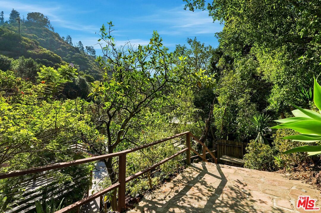 Beverly Glen photo 45