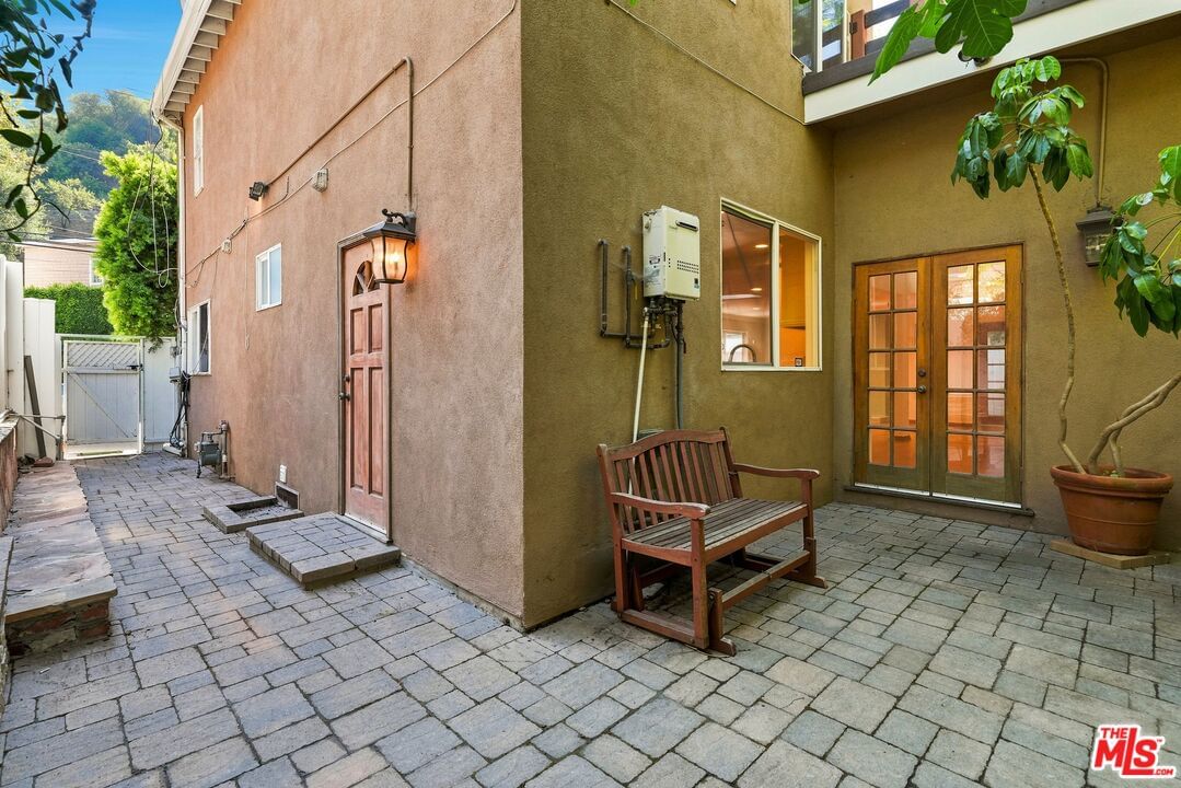 Beverly Glen photo 48
