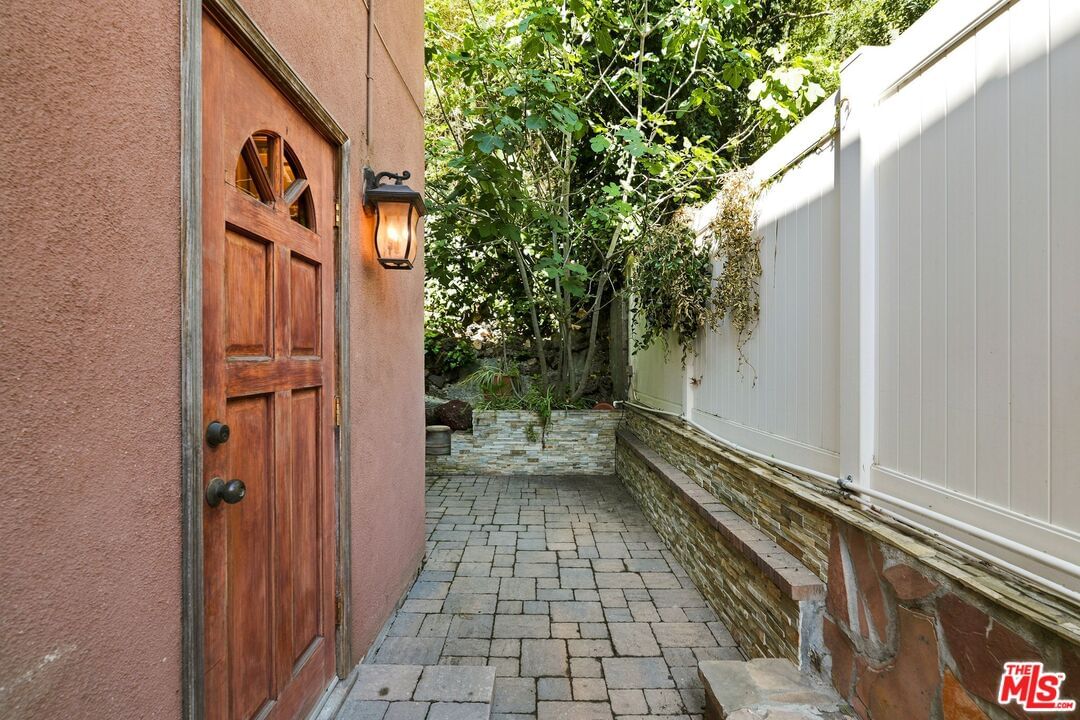Beverly Glen photo 50
