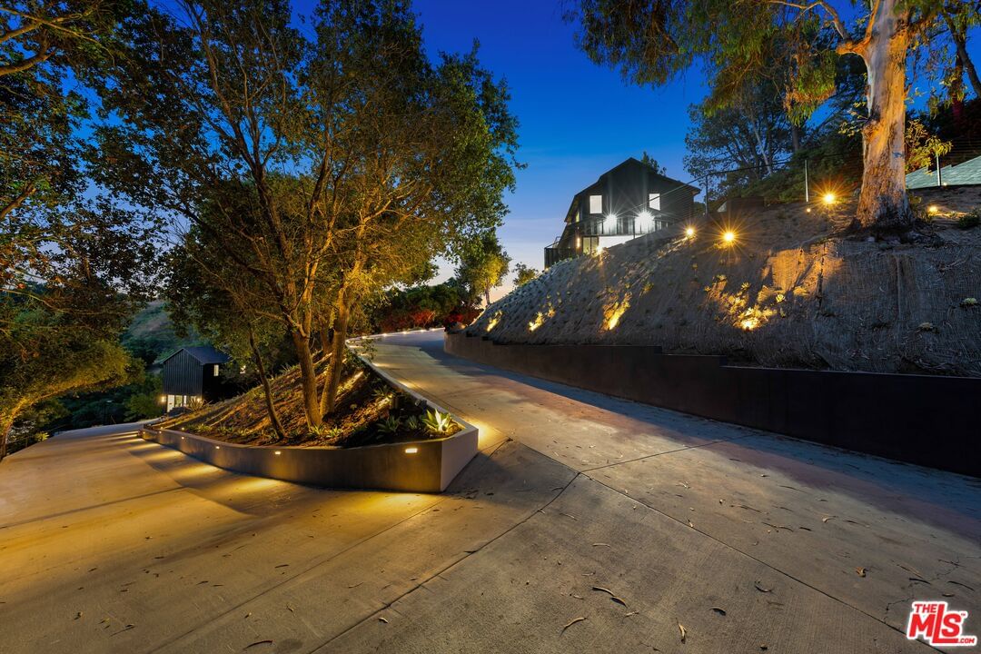 Coldwater Canyon photo 11