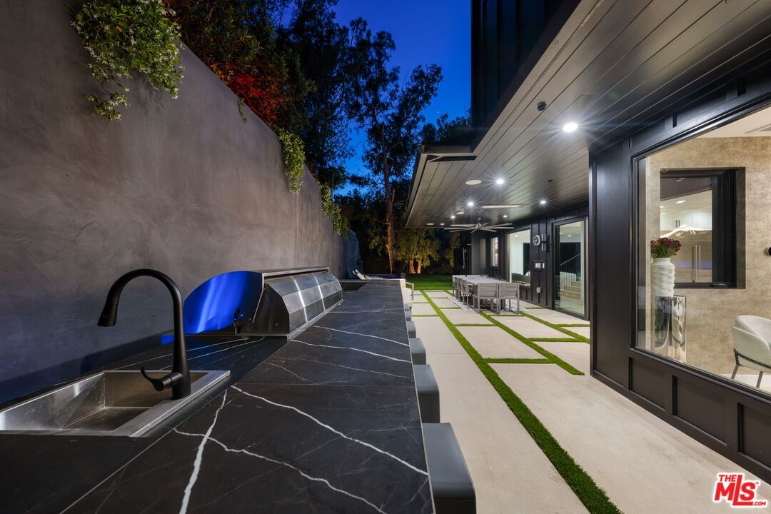 Coldwater Canyon photo 14