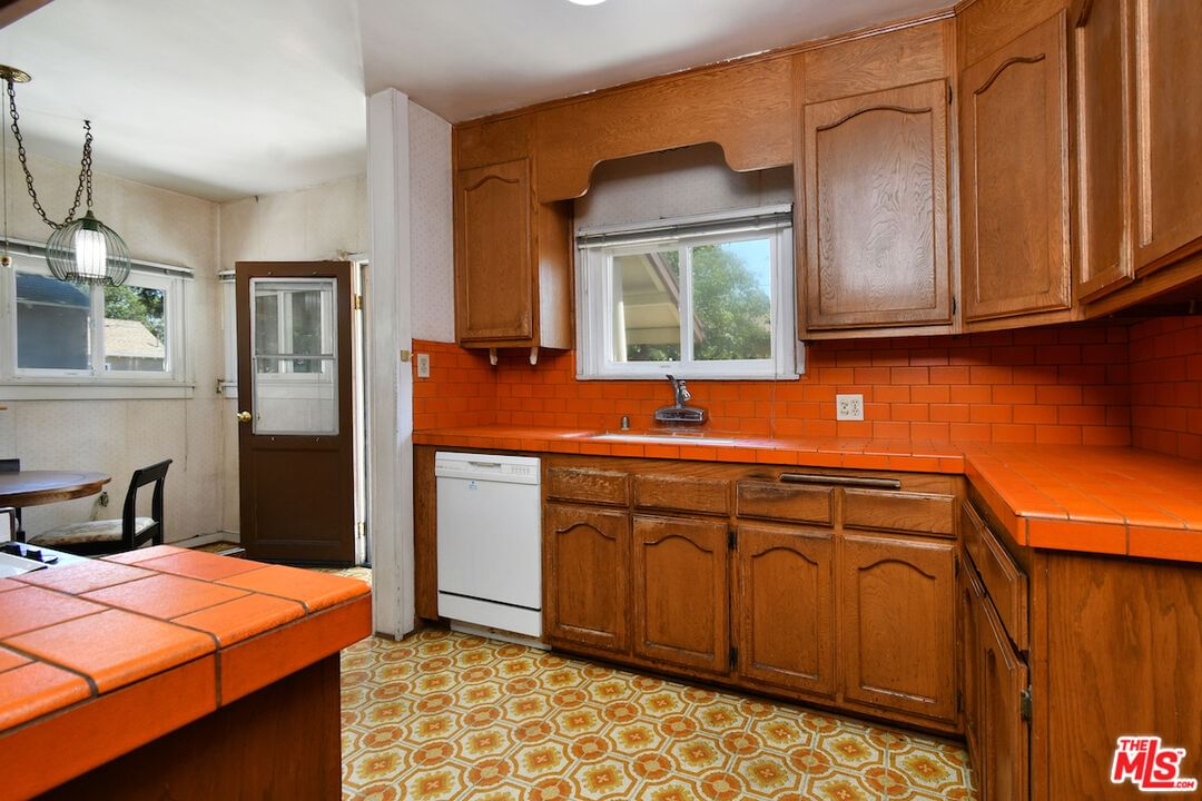 Clybourn photo 15