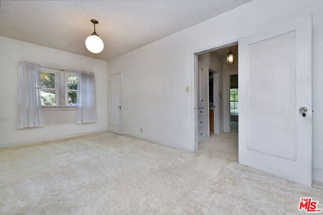 Clybourn photo 29