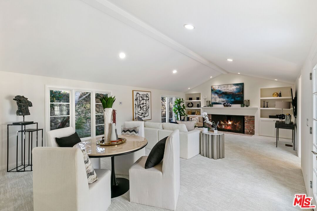 Malibu Colony photo 11