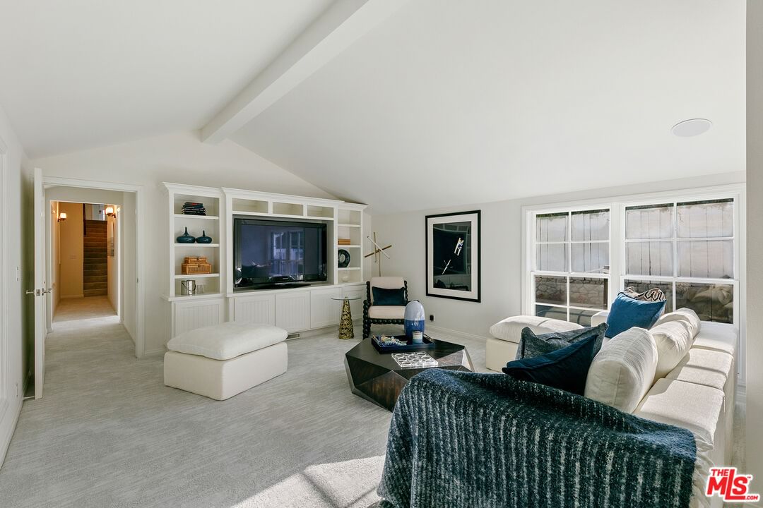 Malibu Colony photo 13