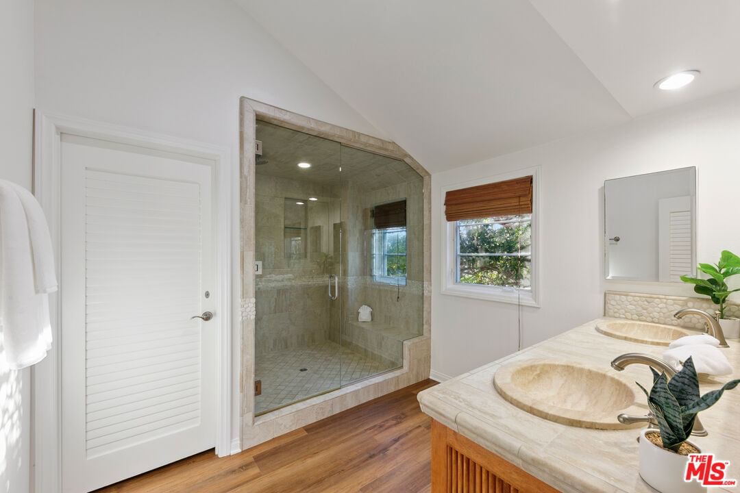 Malibu Colony photo 17