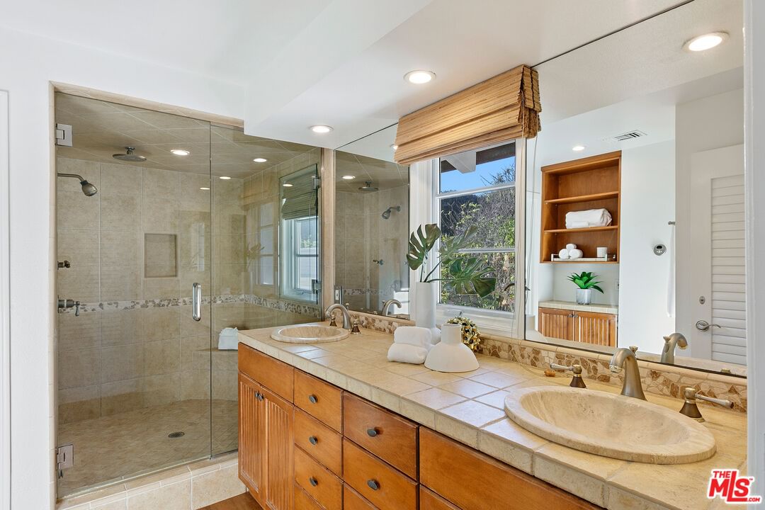 Malibu Colony photo 22