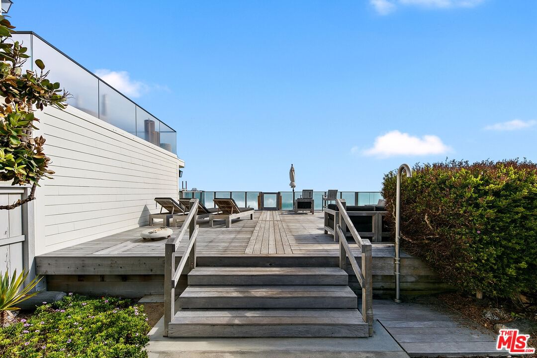 Malibu Colony photo 29