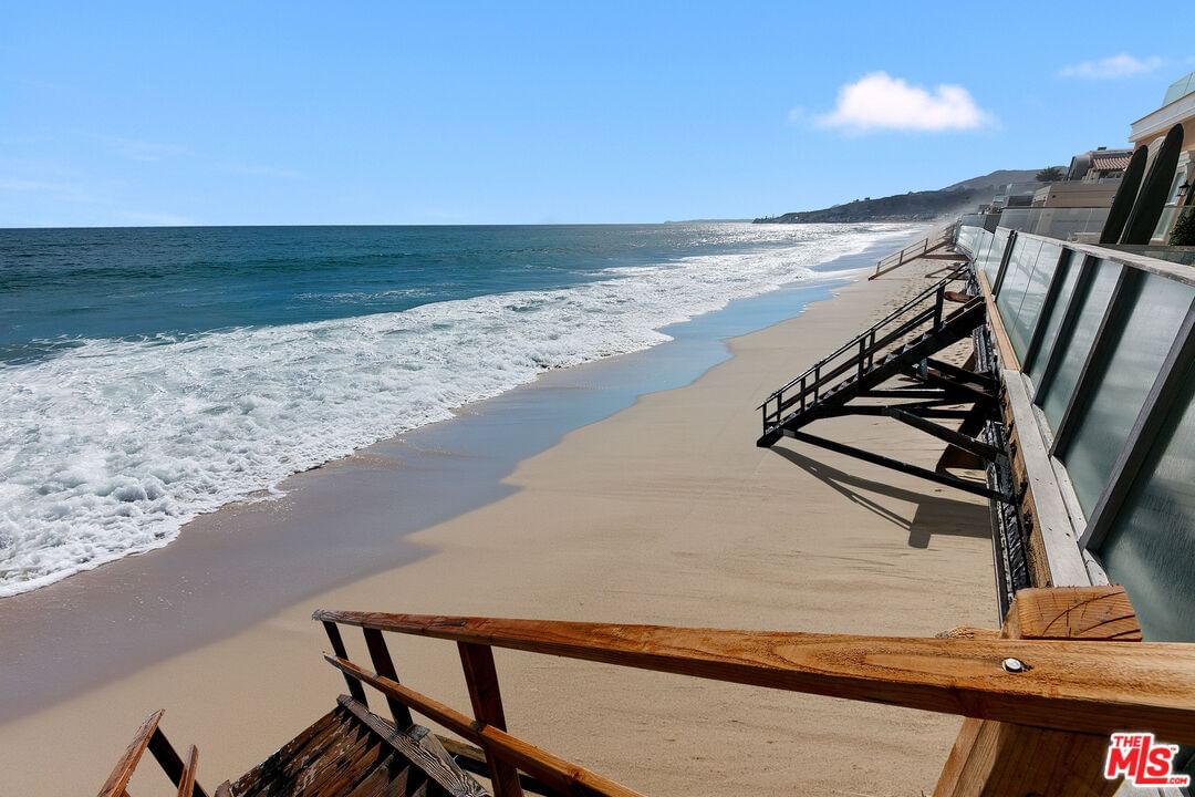 Malibu Colony photo 32