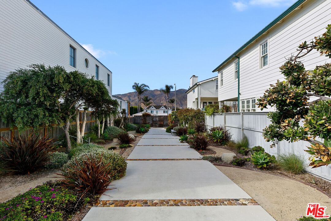 Malibu Colony photo 33