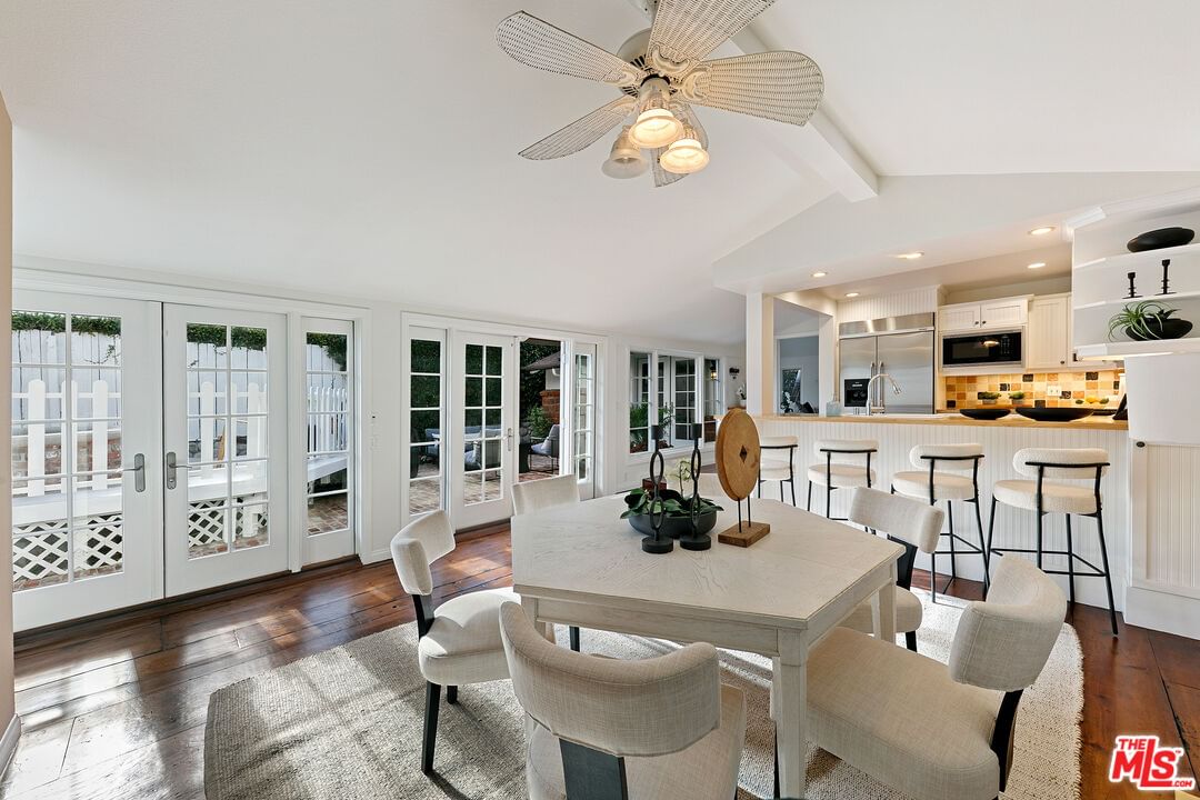 Malibu Colony photo 8