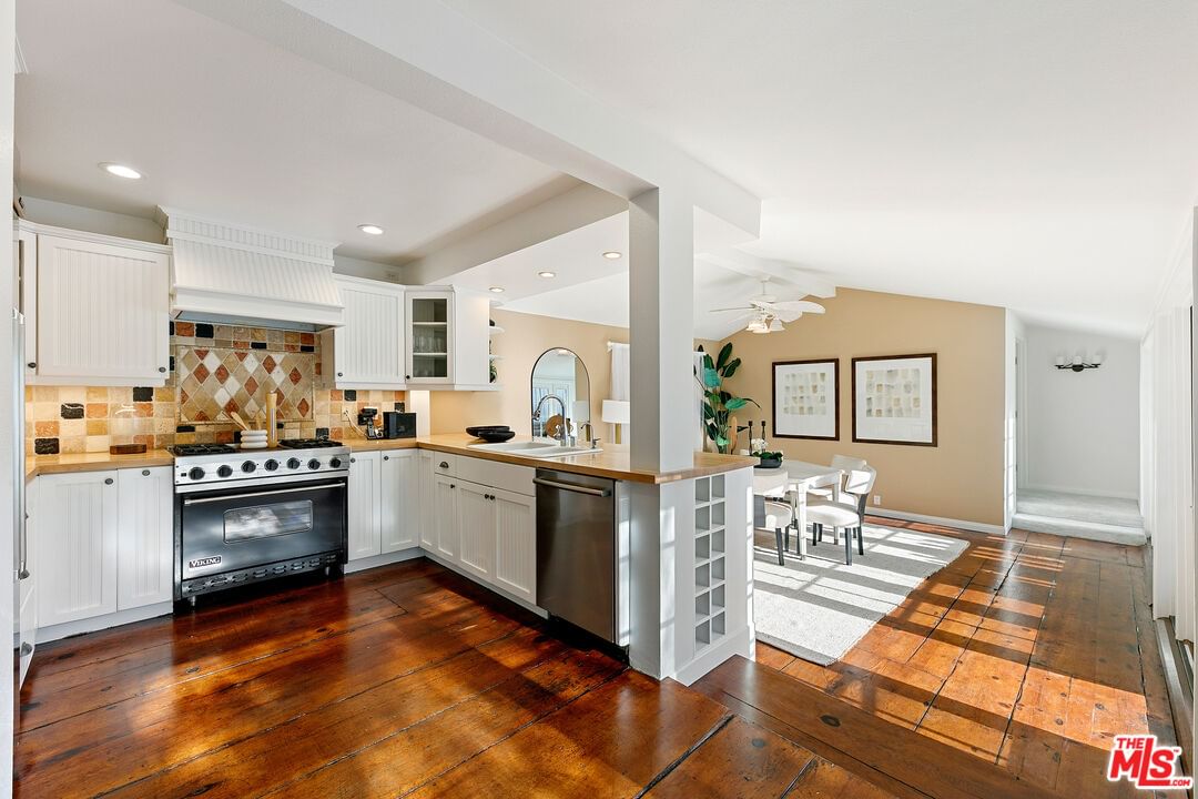 Malibu Colony photo 9