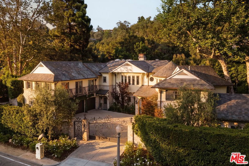 1900 Mandeville Canyon Rd