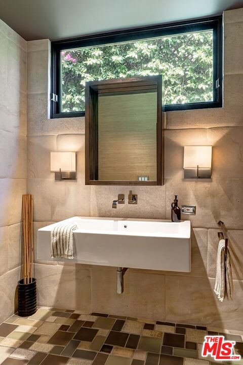 Knoll photo 20