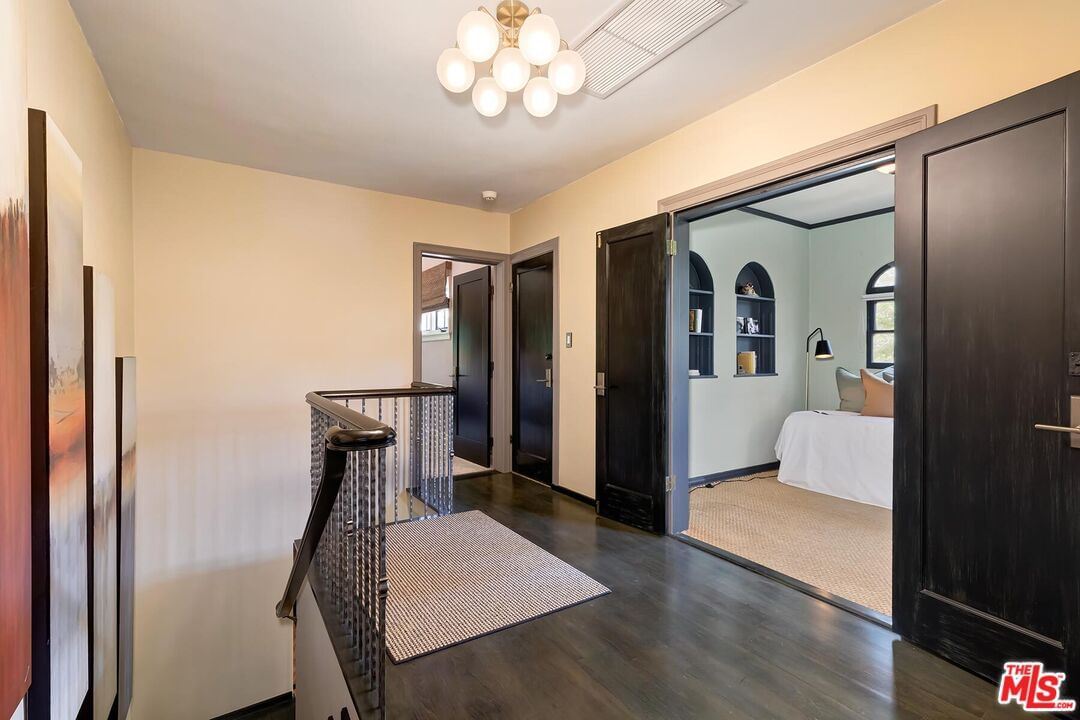 Knoll photo 22