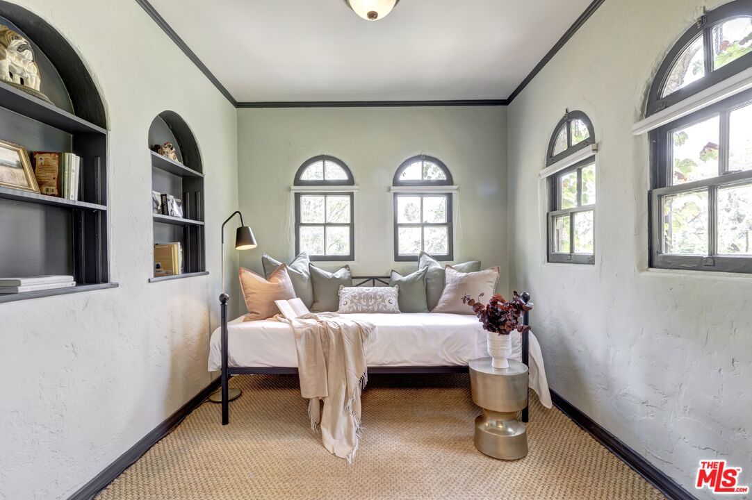 Knoll photo 29