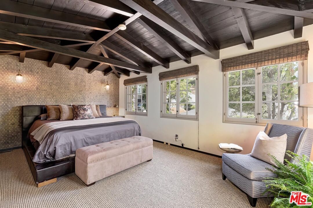 Knoll photo 33