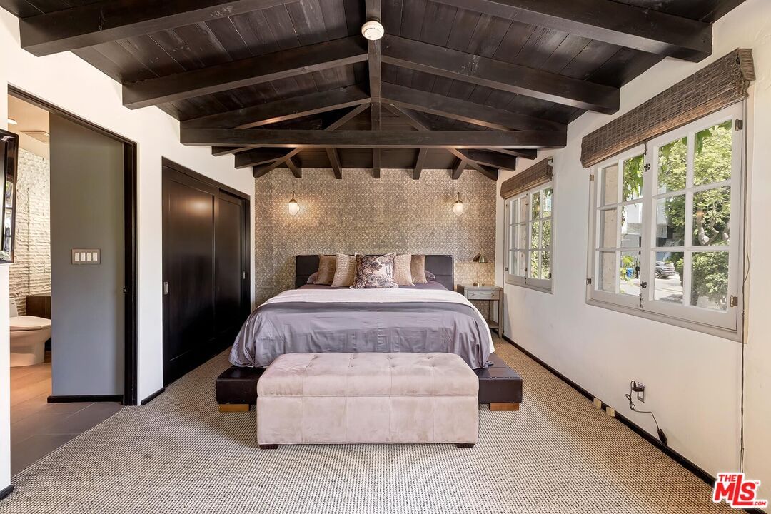 Knoll photo 34
