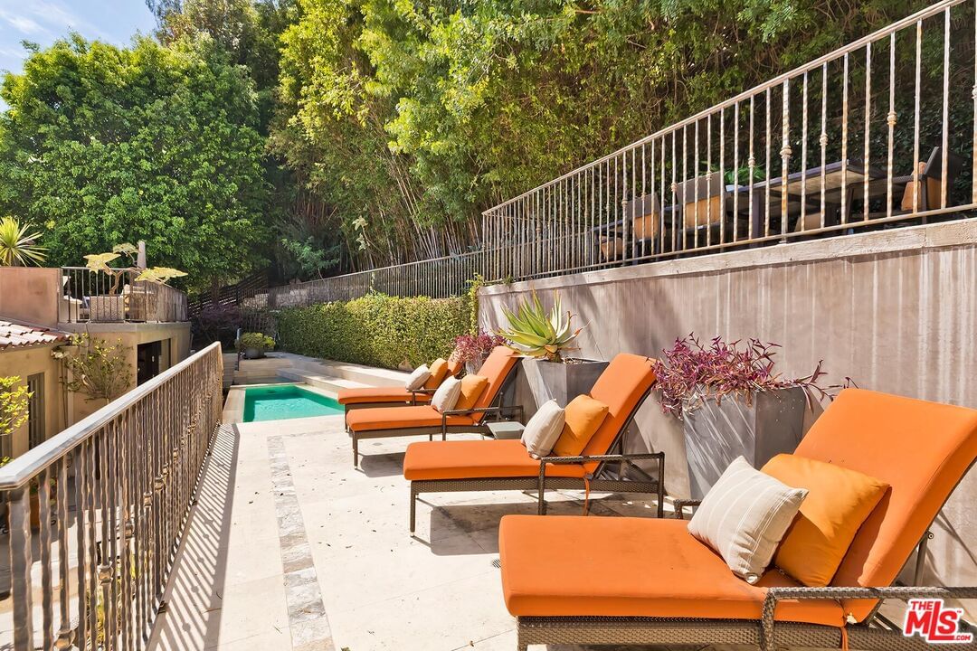 Knoll photo 41