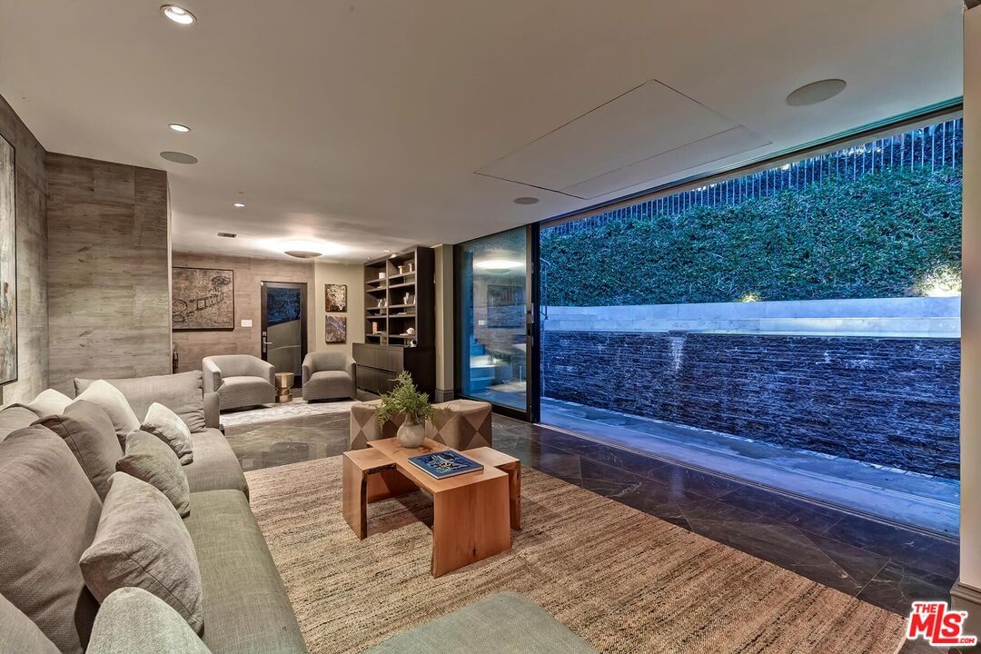 Knoll photo 56