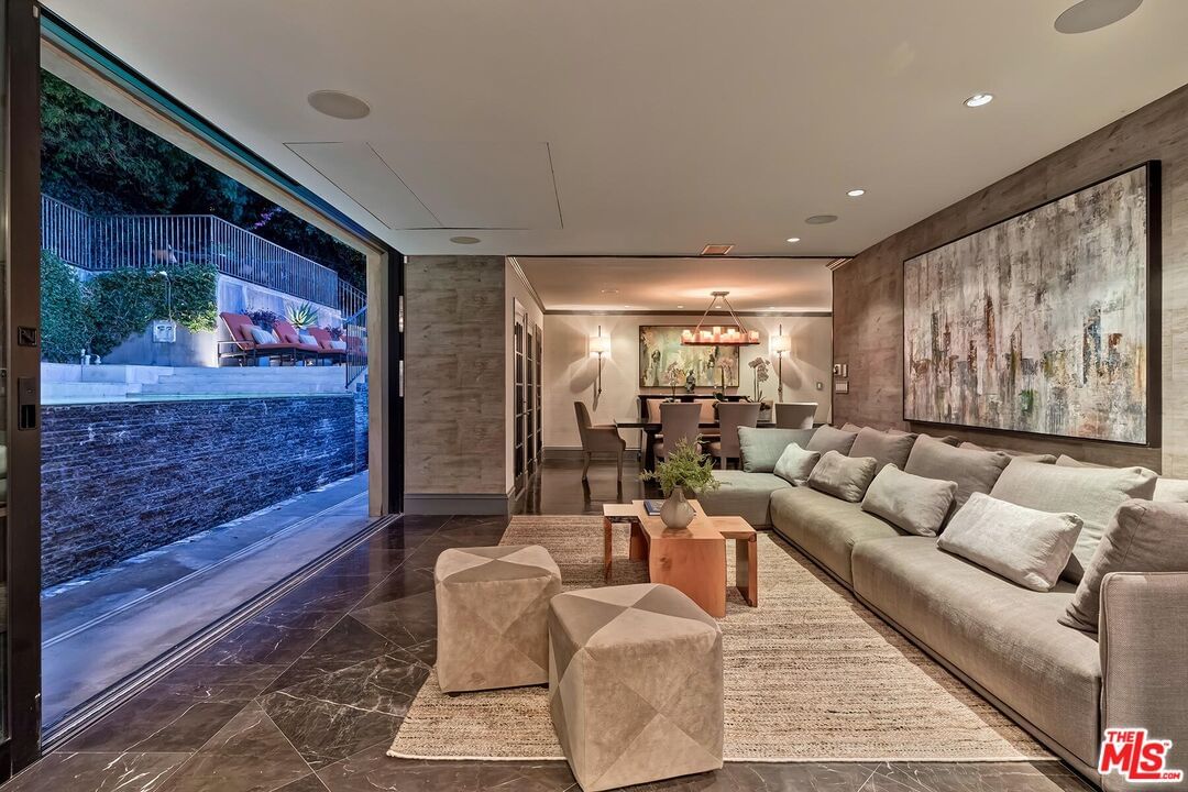 Knoll photo 60