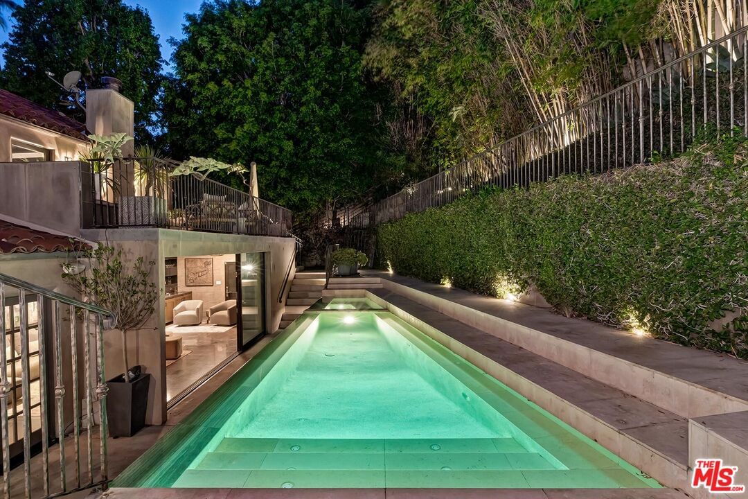 Knoll photo 68