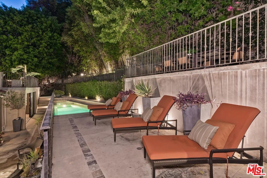 Knoll photo 69