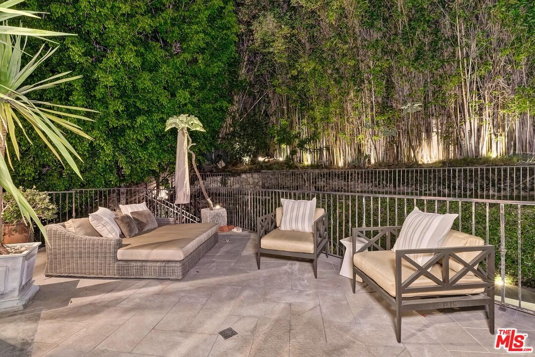 Knoll photo 72