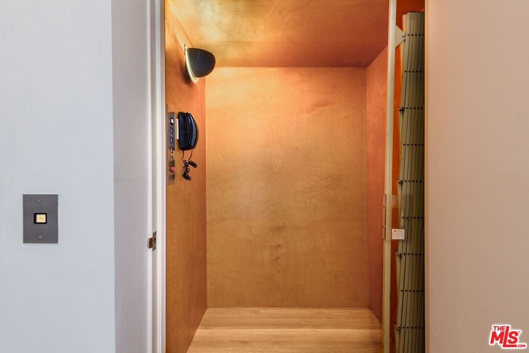 LAUREL TERRACE photo 12