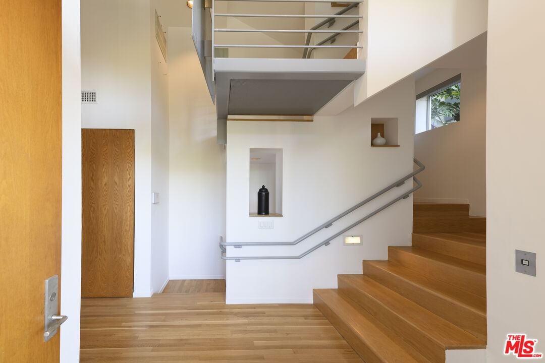 LAUREL TERRACE photo 2