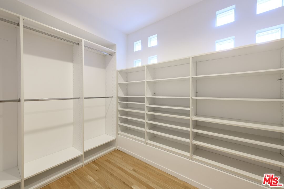 LAUREL TERRACE photo 20