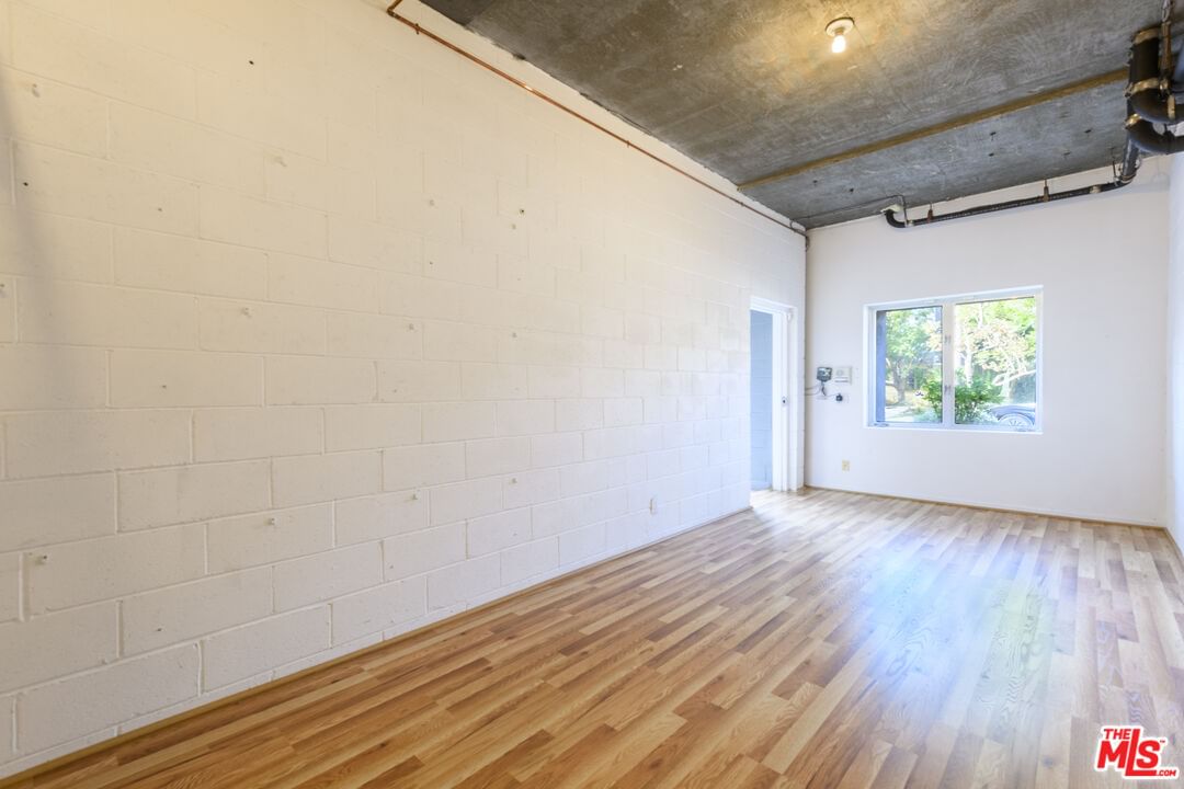 LAUREL TERRACE photo 32