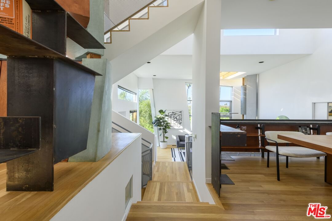 LAUREL TERRACE photo 6