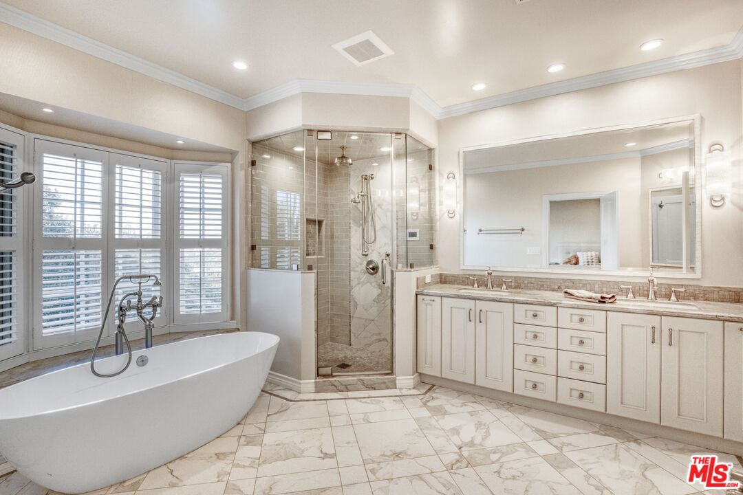 Crownridge photo 30