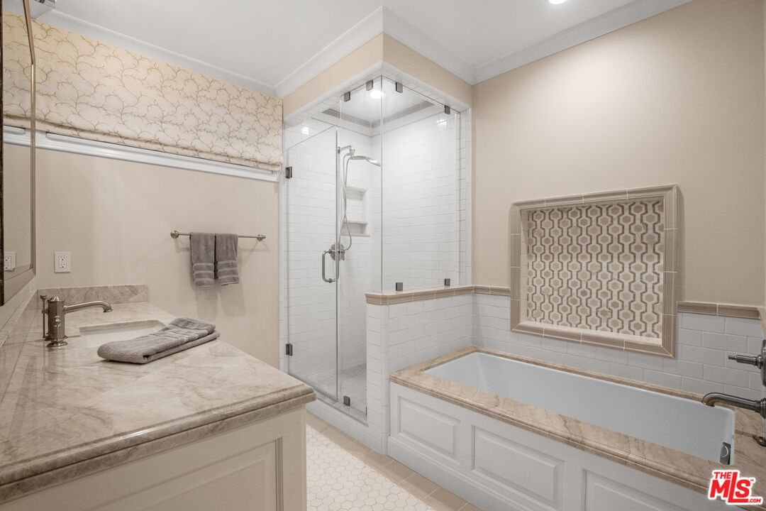 Crownridge photo 37