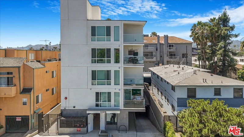 10918 Camarillo St