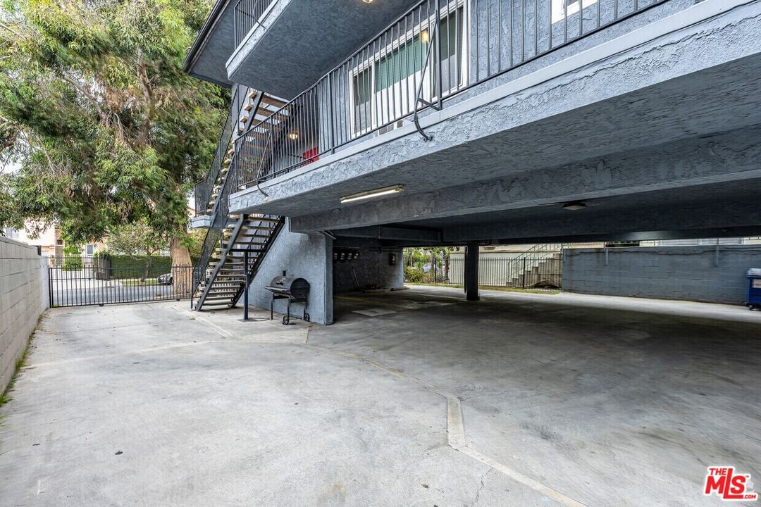Willoughby photo 10