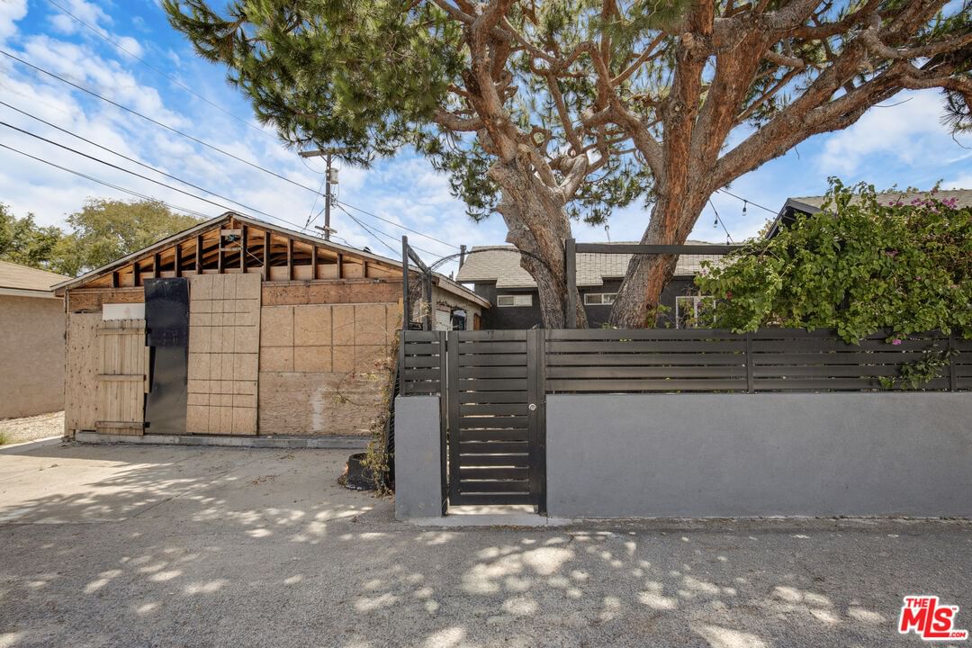 Sawtelle photo 20