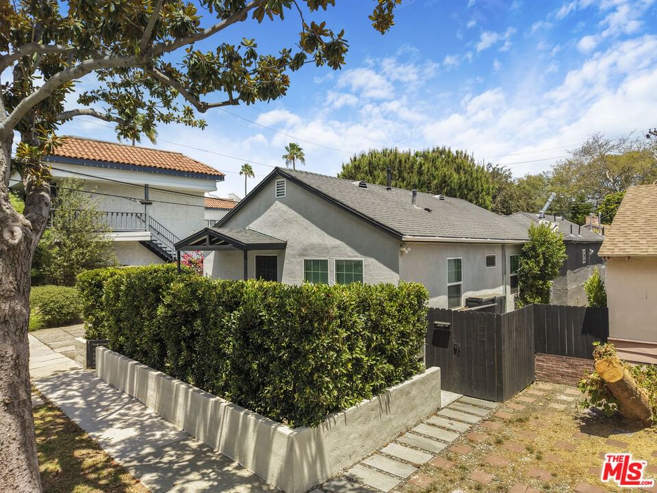 Sawtelle photo 3