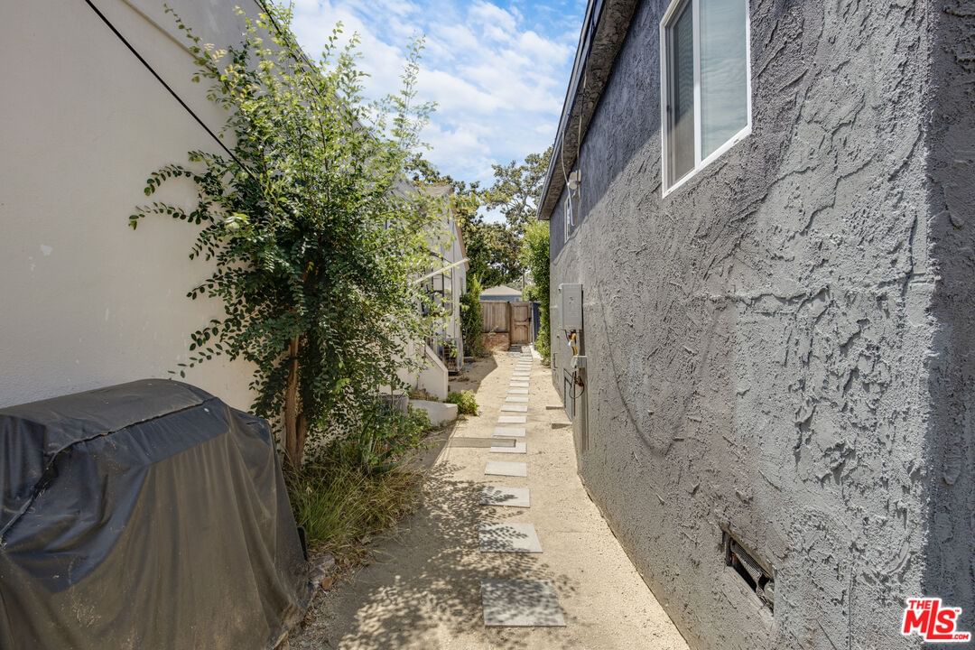 Sawtelle photo 8