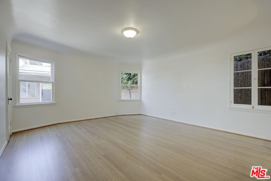 Glenoaks photo 24