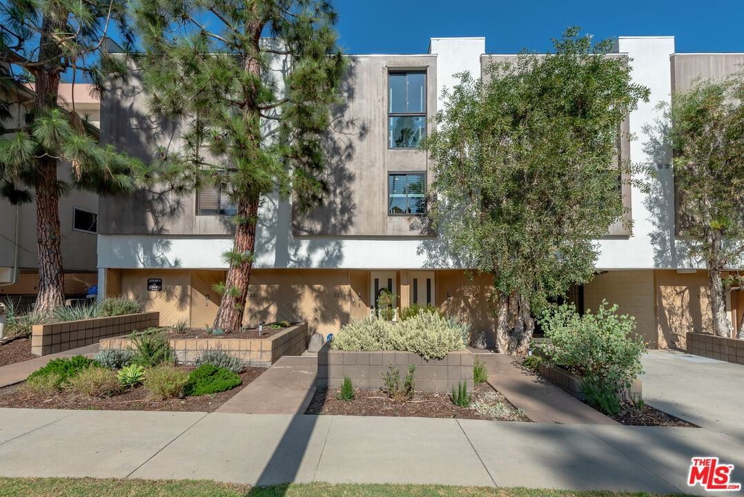 Beverly Glen photo 13