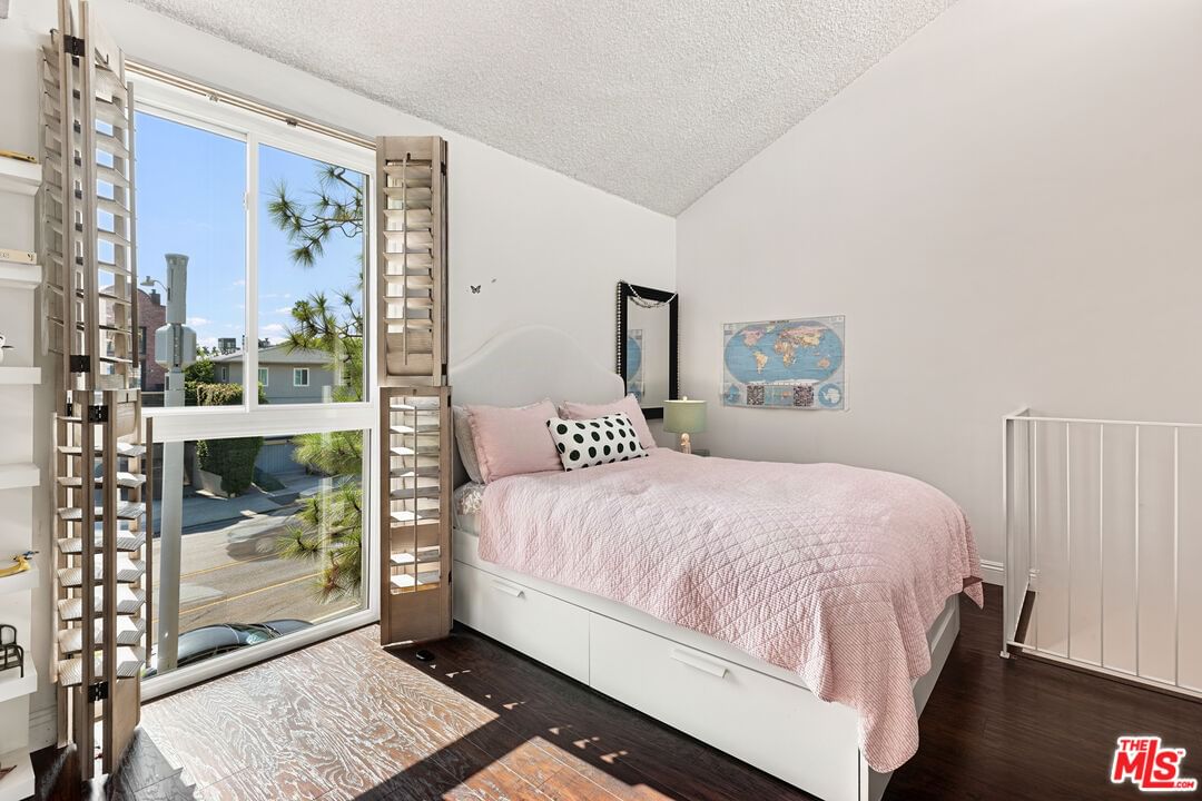 Beverly Glen photo 11