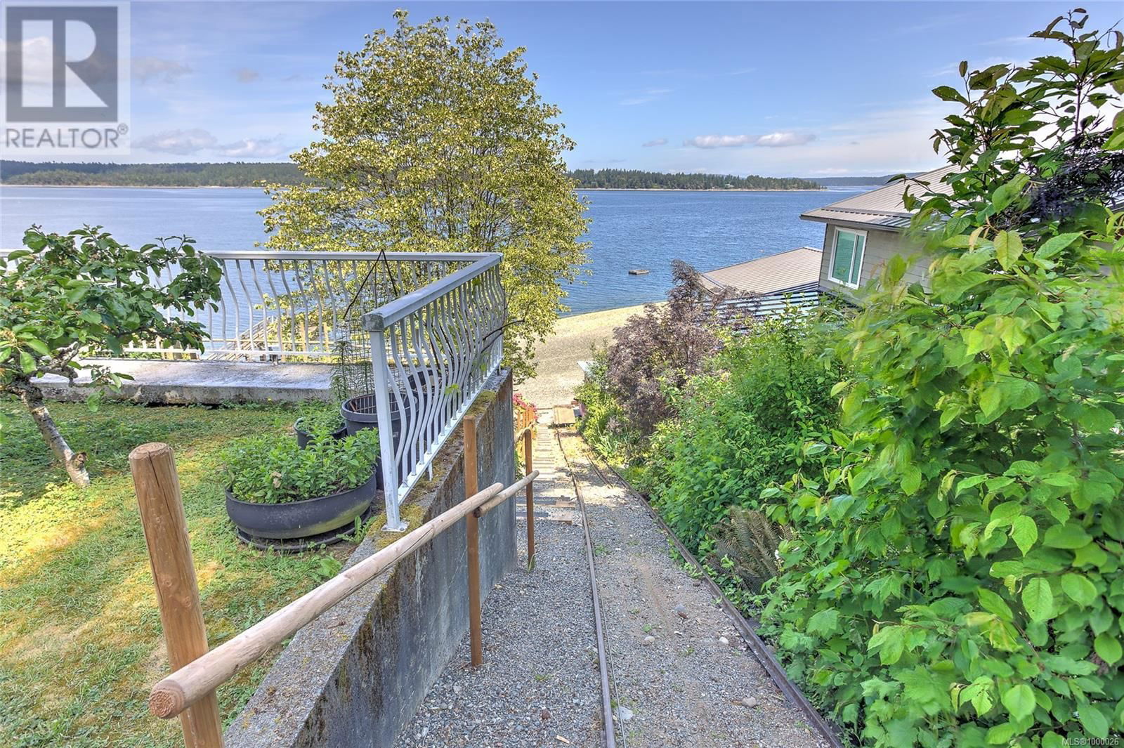 375/377 CHEMAINUS ROAD Image 14
