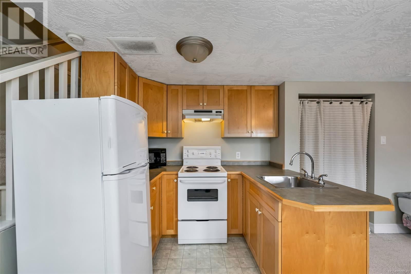 6251 THOMSON TERRACE Image 32