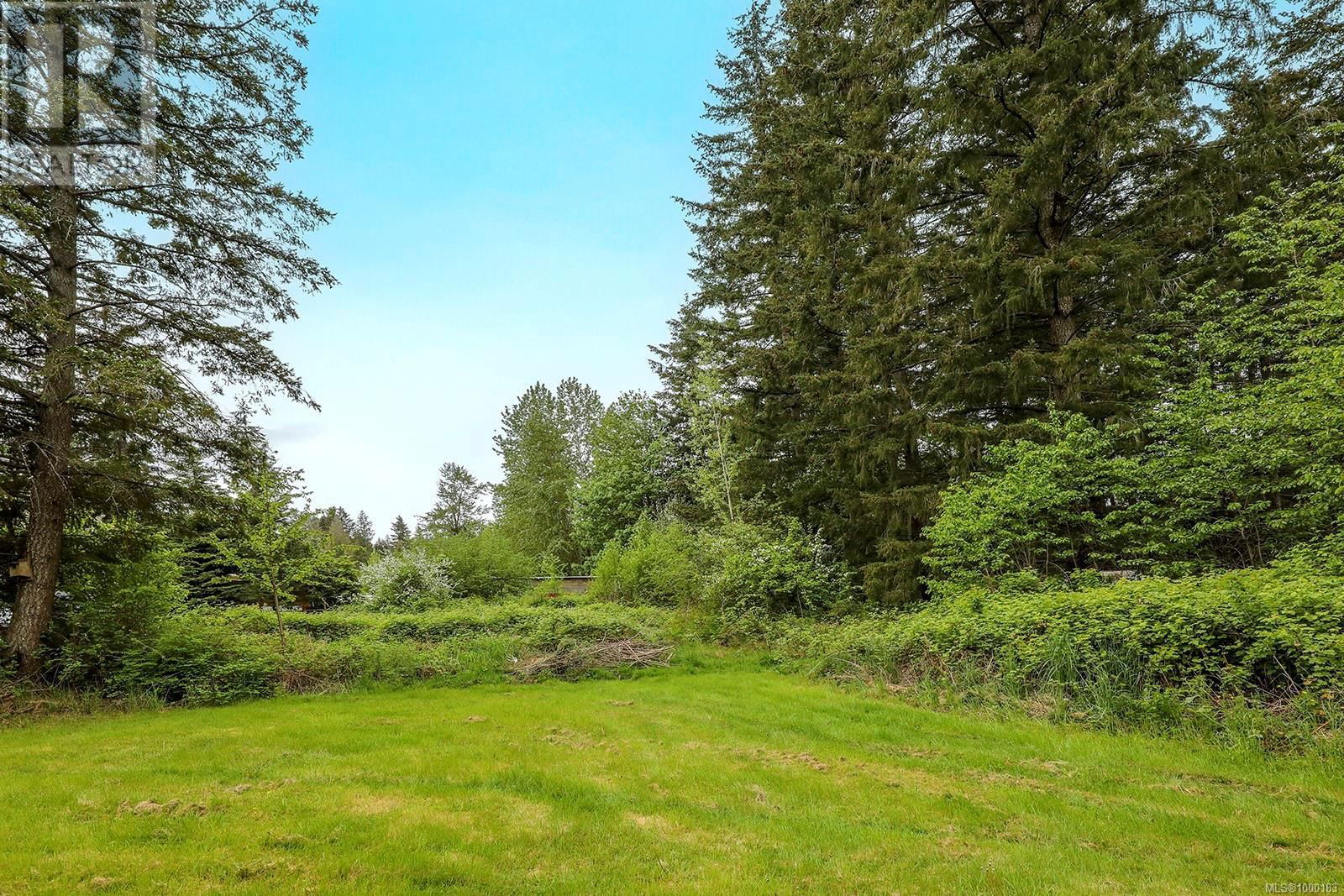 6645 ISLAND HIGHWAY NORTH Image 32