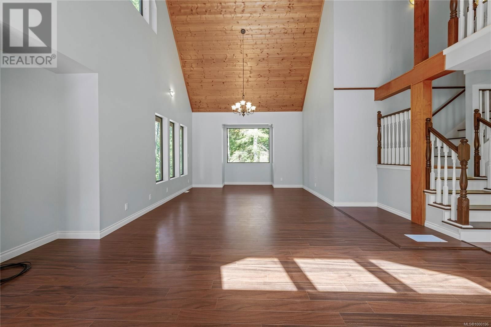6054 ISLAND HIGHWAY WEST Image 15