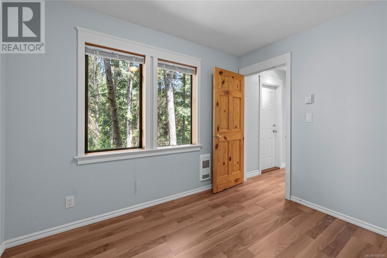6054 ISLAND HIGHWAY WEST Image 16