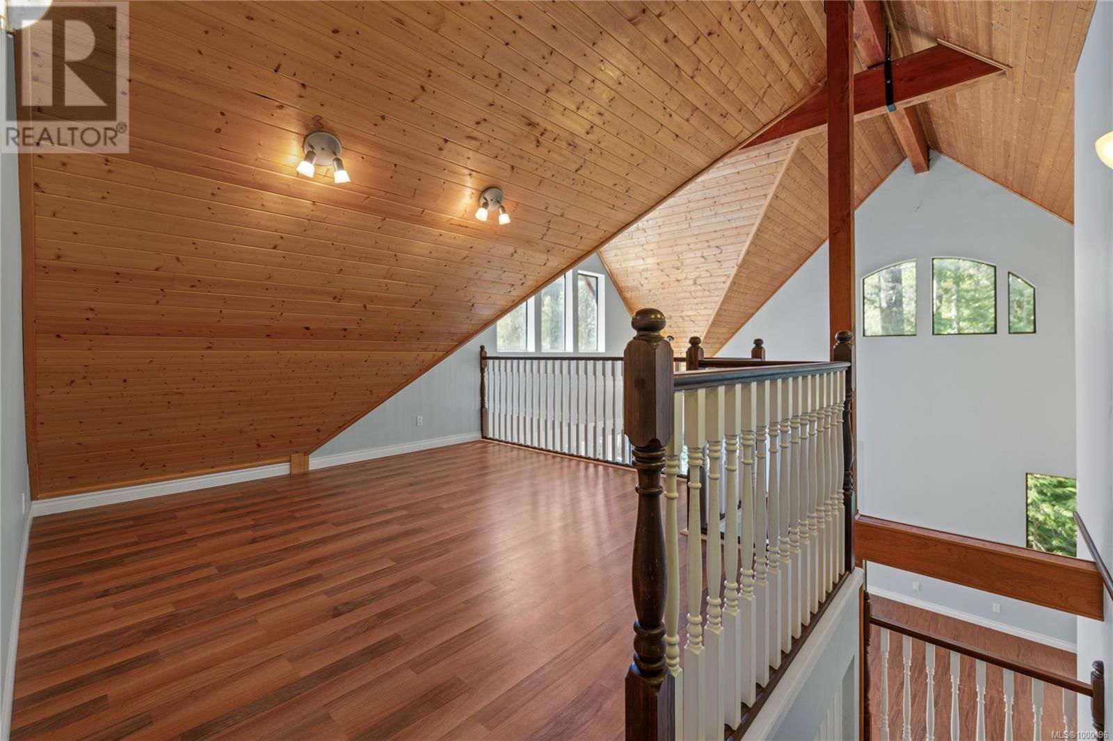 6054 ISLAND HIGHWAY WEST Image 17