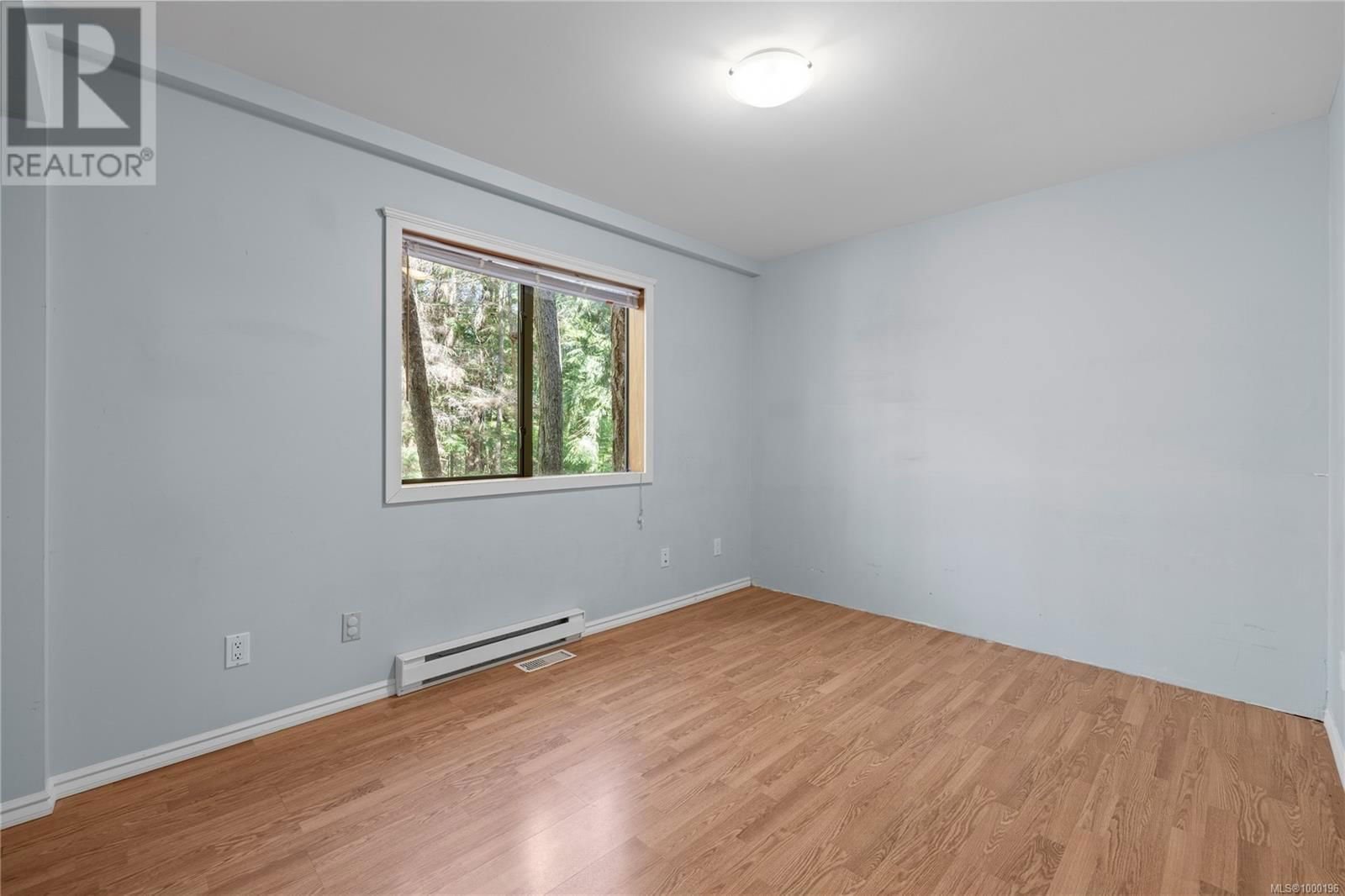6054 ISLAND HIGHWAY WEST Image 31